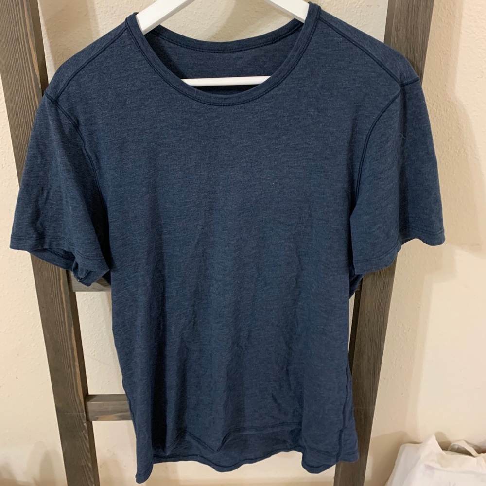 Lululemon blue men’s tee
